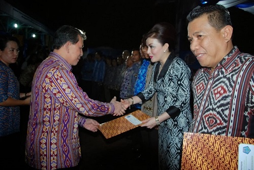 Bupati Minsel Terima Penghargaan Lingkungan Hidup